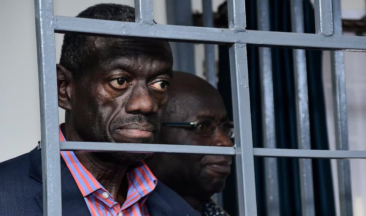 Kizza Besigye appearing in military court.