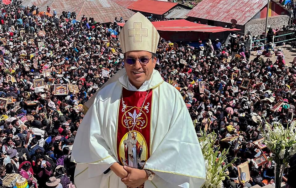 León XIV echa a un obispo con 10 mujeres!